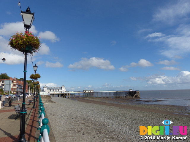 FZ033803 Penarth promenade